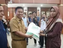 4.937 Keluarga Penerima Manfaat di Bukittinggi Terima Beras Bantuan Pemerintah