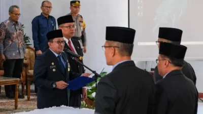 Lantik Sekda Baru, Bupati Tanah Datar Juga Mutasi 4 Pejabat Kepala OPD
