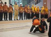 Atraksi Pesilat Tuo dan Penari Lansia Meriahkan HUT ke-63 PWRI Padang