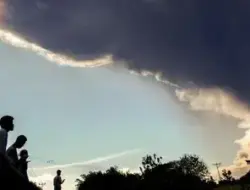 Warga Panik! Gunung Lewotobi Laki-laki Kembali Meletus Senin Malam