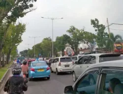 “Macet Horor” Selimuti Kota Padang di Hari Pertama Sekolah