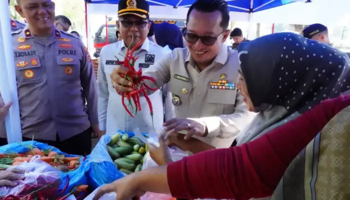 Polres Tanah Datar Gelar Pasar Sembako Murah di Lapangan Cindua Mato Batusangkar