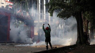 BREAKINGNEWS: Jakarta Memanas, Dentuman Keras Tembakan Gas Air Mata Terdengar Dimana-mana