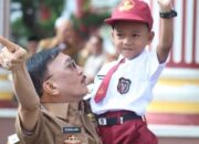 Bocah Peraih Medali Emas OSN Asal Painan Dapat Hadiah dari Bupati Hendrajoni 