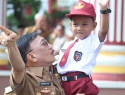 Bocah Peraih Medali Emas OSN Asal Painan Dapat Hadiah dari Bupati Hendrajoni 