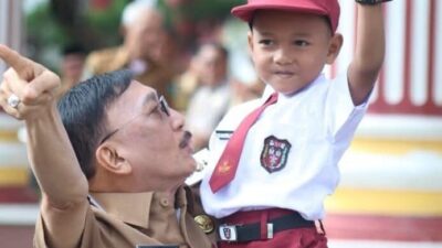 Bocah Peraih Medali Emas OSN Asal Painan Dapat Hadiah dari Bupati Hendrajoni 