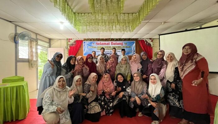 Pertemuan FMGMP Bahasa Indonesia Sumbar Bahas Cara Pembelajaran Mendalam dalam Kelas