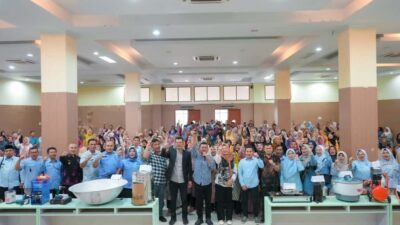 Pemkab Solok Serahkan Bantuan Beragam Alat Produksi untuk Pelaku UMKM