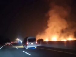 Warga Heboh! Meteor Berupa Bola Api Jatuh dari Langit Cirebon, Bunyi Dentuman Sangat Keras