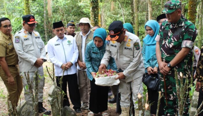 Bupati dan Forkopimda Padang Pariaman Ziarah ke Kampung yang Hilang Ditelan Gempa 2009