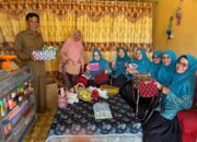 Ketua Dekranasda Dharmasraya Apresiasi Produk Pengrajin Daur Ulang di Nagari Sungai Duo