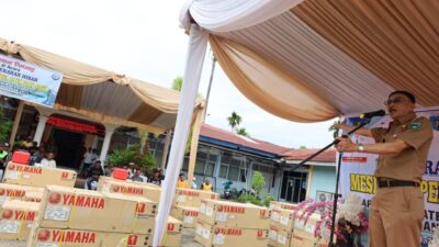 Nelayan Pesisir Selatan Terima Bantuan 50 Unit Mesin Tempel 