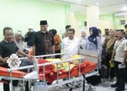 Gubernur Sumbar Bezuk Siswa Korban Keracunan MBG di Agam