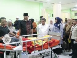 Gubernur Sumbar Bezuk Siswa Korban Keracunan MBG di Agam