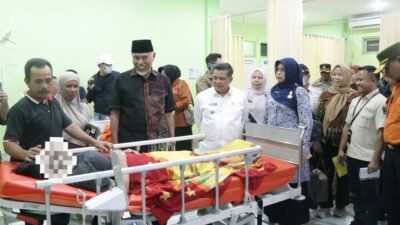 Gubernur Sumbar Bezuk Siswa Korban Keracunan MBG di Agam