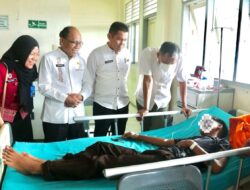 Giliran Direktur Pemantauan dan Pengawasan Wilayah I BGN Kunjungi Siswa Keracunan MBG di Agam