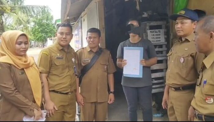 Terjiduk Kamera Netizen Buang Sampah ke Pantai Padang, Warga Air Tawar Langsung Ditipiring!