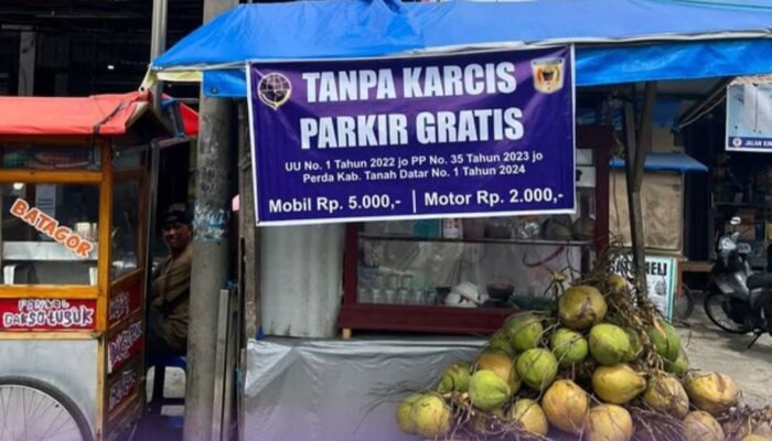 Cara Dishub Tanah Datar Cegah Pungli, Setiap Titik Parkir Dipasang Spanduk “Parkir Gratis”