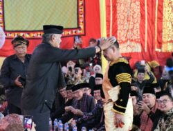 Fauzi Bahar Dt. Sati Dikukuhkan Sebagai Penghulu Suku Koto Kanagarian Koto Tangah