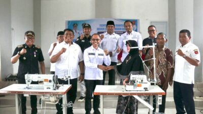 Korban Galodo Lahar Dingin Gunung Marapi Terima Bantuan Alat Usaha Mesin Jahit