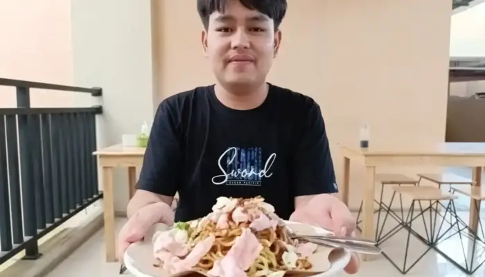 Yang Suka Ikut Amak ke Pasar Raya Tahun 80-an Pasti Taragak dengan Menu Bofet Garuda Ini!