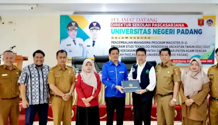 39 Kepala Sekolah dan Guru Agam Terima Ijazah S2 Program Pascasarjana UNP
