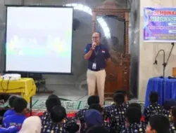 Literasi Digital di MTsN 3 Sijunjung: Kadis Kominfo Paparkan Pentingnya Karakter Positif di Dunia Maya
