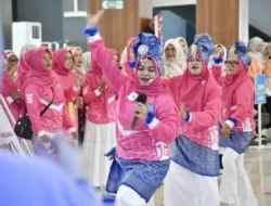 Keceriaan Ibu-ibu PKK Kecamatan saat Gebyar PKK 2025 di Gedung Youth Center Padang