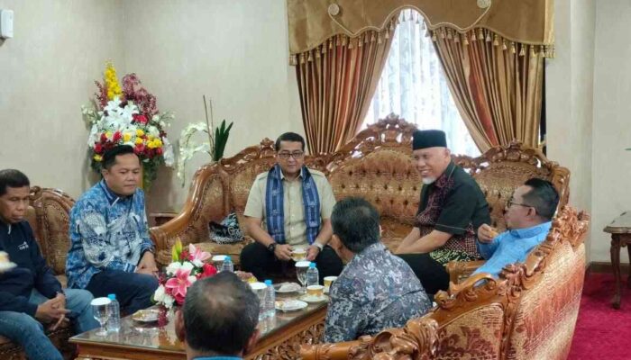 Gubernur Mahyeldi dan Menteri Ekraf Bahas Program Nagari Hub Gerakan UMKM dari Desa