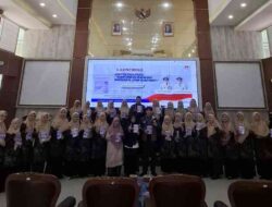 Momen Spesial Hari Guru di Bukittinggi, Guru-Guru Bahasa Indonesia SMP Ciptakan Buku Puisi “Simfoni di Bawah Menara Jam Gadang”