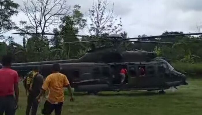 VIDEO: Helikopter TNI Bawa Bantuan  Mendarat di Nagari Sipinang Palembayan Agam