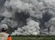 Nekad Terobos Guguran Awan Panas Simeru, Sepasang Suami Istri Alami Luka Bakar