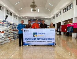 Taspen Cabang Padang Bantu 108 Paket Sembako untuk Korban Banjir Bandang