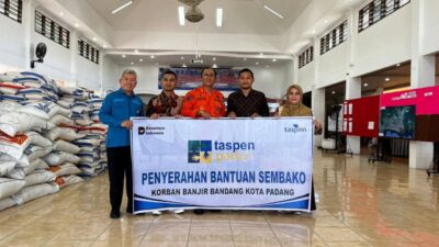 Taspen Cabang Padang Bantu 108 Paket Sembako untuk Korban Banjir Bandang