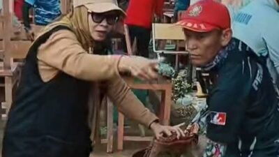 Pemko Padang Kerahkan ASN Bersihkan Lumpur Bekas Banjir di SMAN 12 Gurun Laweh