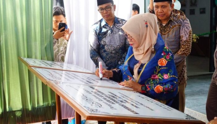 Wabup Dharmasraya Resmikan Kantor Koperasi dan TPU Nagari Tebing Tinggi