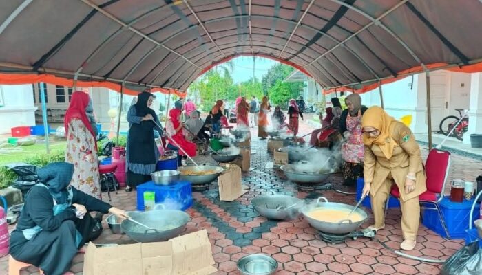 TP PKK Sumbar Inisiasi Marandang 1 Ton untuk Korban Bencana Banjir Sumatera