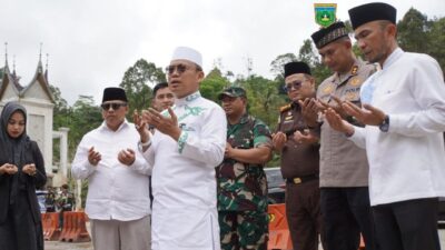 Dipmpin Ustaz Das’ad Latif, Warga Padang Panjang Doa Bersama untuk Korban Galodo