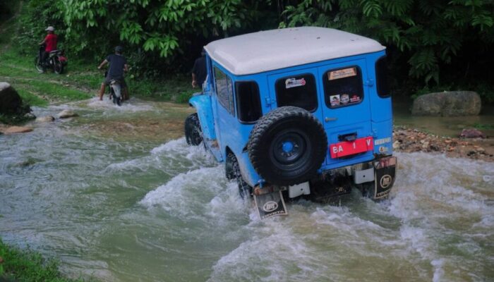 Mendaki Bukit, Menerjang Lembah! Begini Perjuangan Bupati Annisa Kunjungi Nagari Terisolir di Dharmasraya