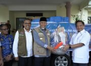 Mendagri Tito Karnavian Bawa Perlengkapan Dapur saat Datang ke Sumbar