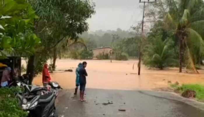 BREAKINGNEWS: Palembayan Kembali Diterjang Galodo! Jalan Putus, 3 Warga Tertimbun