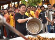 Siapkan 10.000 Porsi/Hari, Mr Bobon Santoso Kembali Gelar “Masak sa Kampuang” di Padang