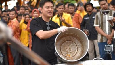 Siapkan 10.000 Porsi/Hari, Mr Bobon Santoso Kembali Gelar “Masak sa Kampuang” di Padang