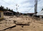 Jalan Maninjau Tertutup Material Galodo, Akses Lubuk Basung–Bukittinggi Masih Putus