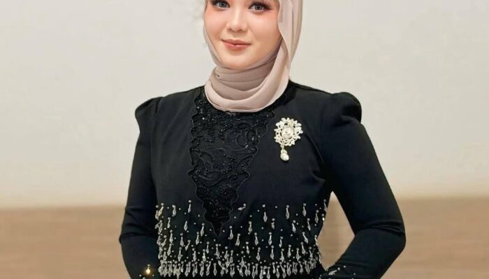 Fauzana Disomasi Rozac Tanjung Gegara Nyanyikan Lagu Tanpa Izin?