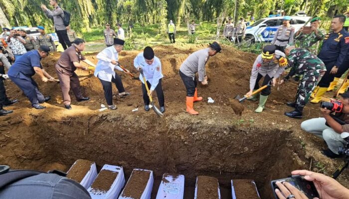 Enam Jenazah Korban Galodo Palembayan Dimakamkan Masal di TPU Sungai Jariang