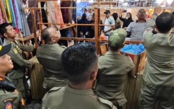 Berjualan di Lorong Pengunjung, Sejumlah Lapak PKL di Pasar Raya Padang Dibongkar!