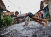 Banjir Jakarta Makin Parah! Warga Dievakuasi, Tol Dibuka untuk Sepeda Motor 