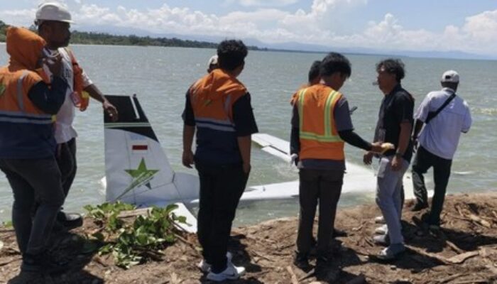 BREAKINGNEWS: Pesawat Penumpang Smart Air Jatuh di Pantai Nabire Papua