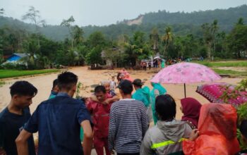 Tanggul Sementara Jebol, Pasa Lalang Kuranji Kembali Diterjang Banjir Bandang